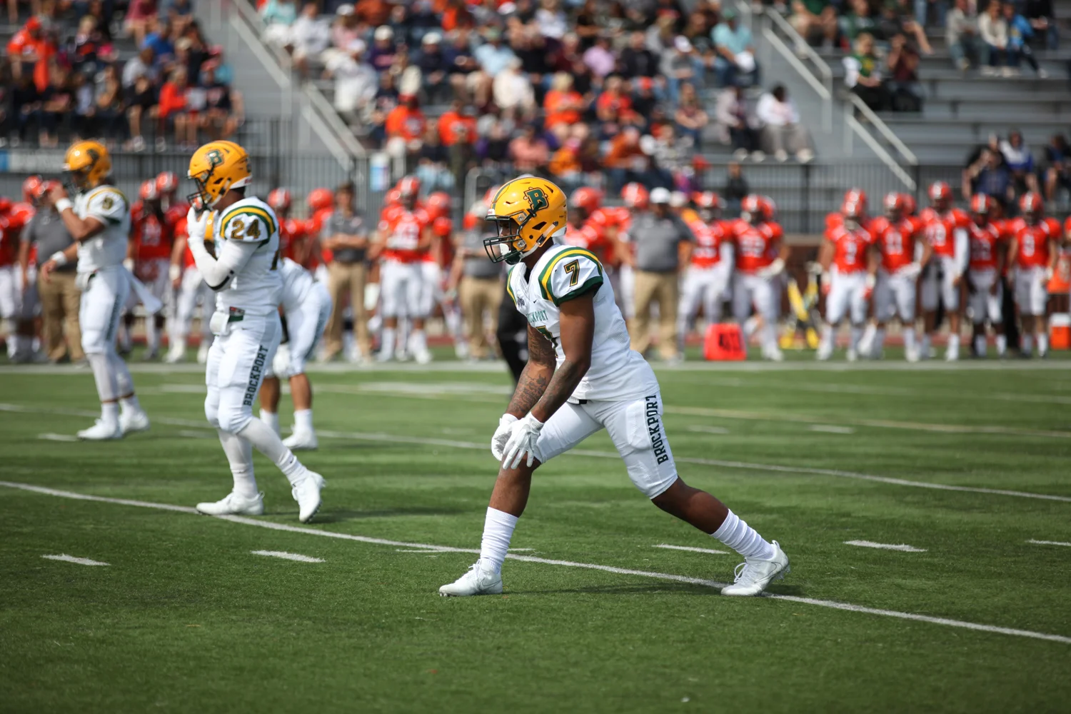 Brockport WR looking over the defense