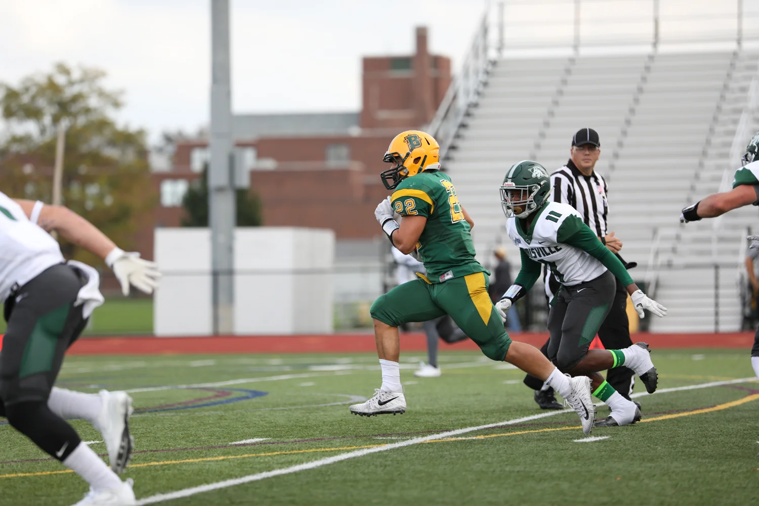 RB heading to the endzone for the TD