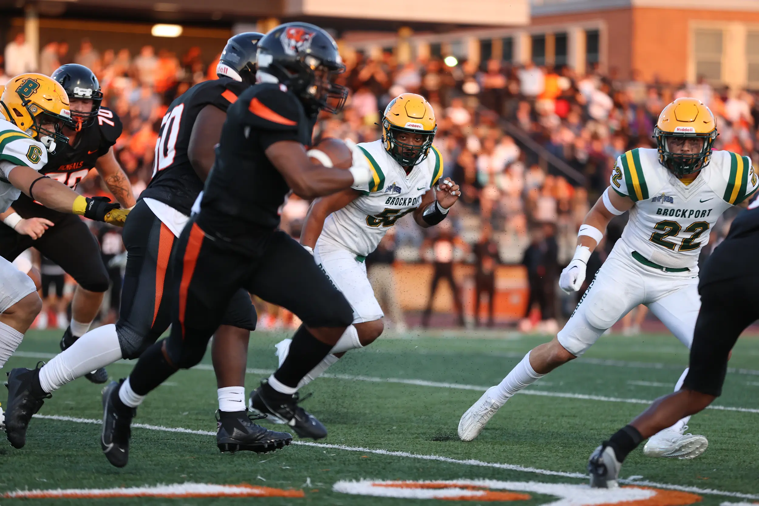 Brockport Football LB with his eyes on the RB
