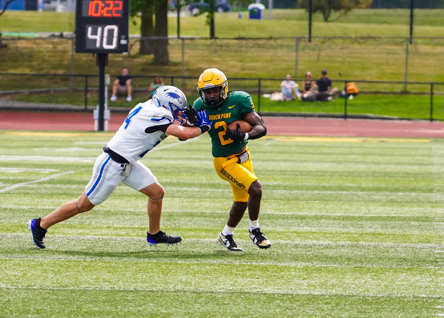 RB hitting hte corner