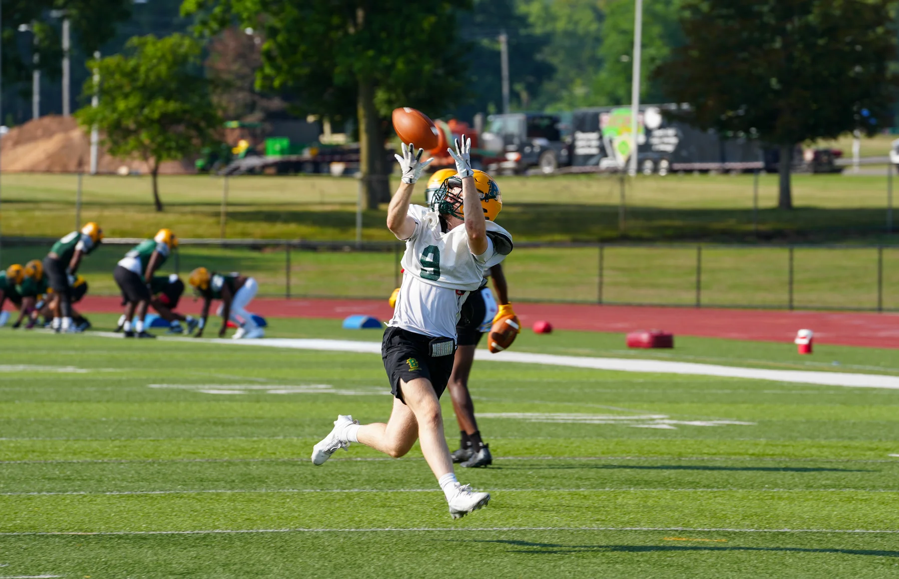 WR making the catch for Brockport